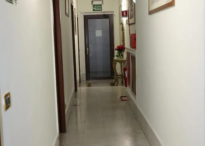 Khan Siraj Pensión 4*